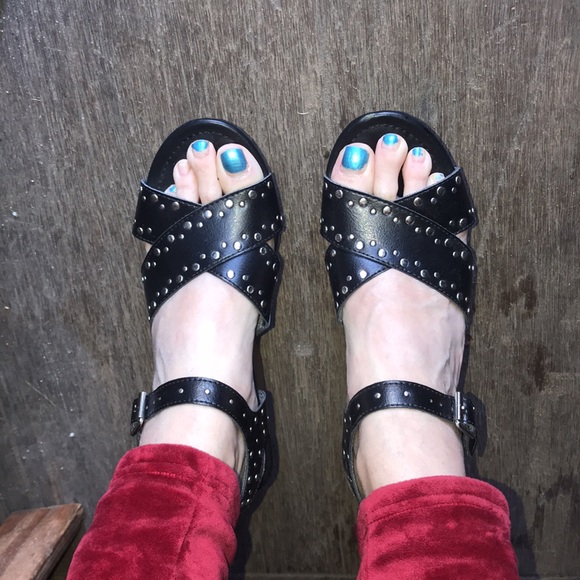 STEVE MADDEN STUDDED PLATFORMS - Picture 10 of 11